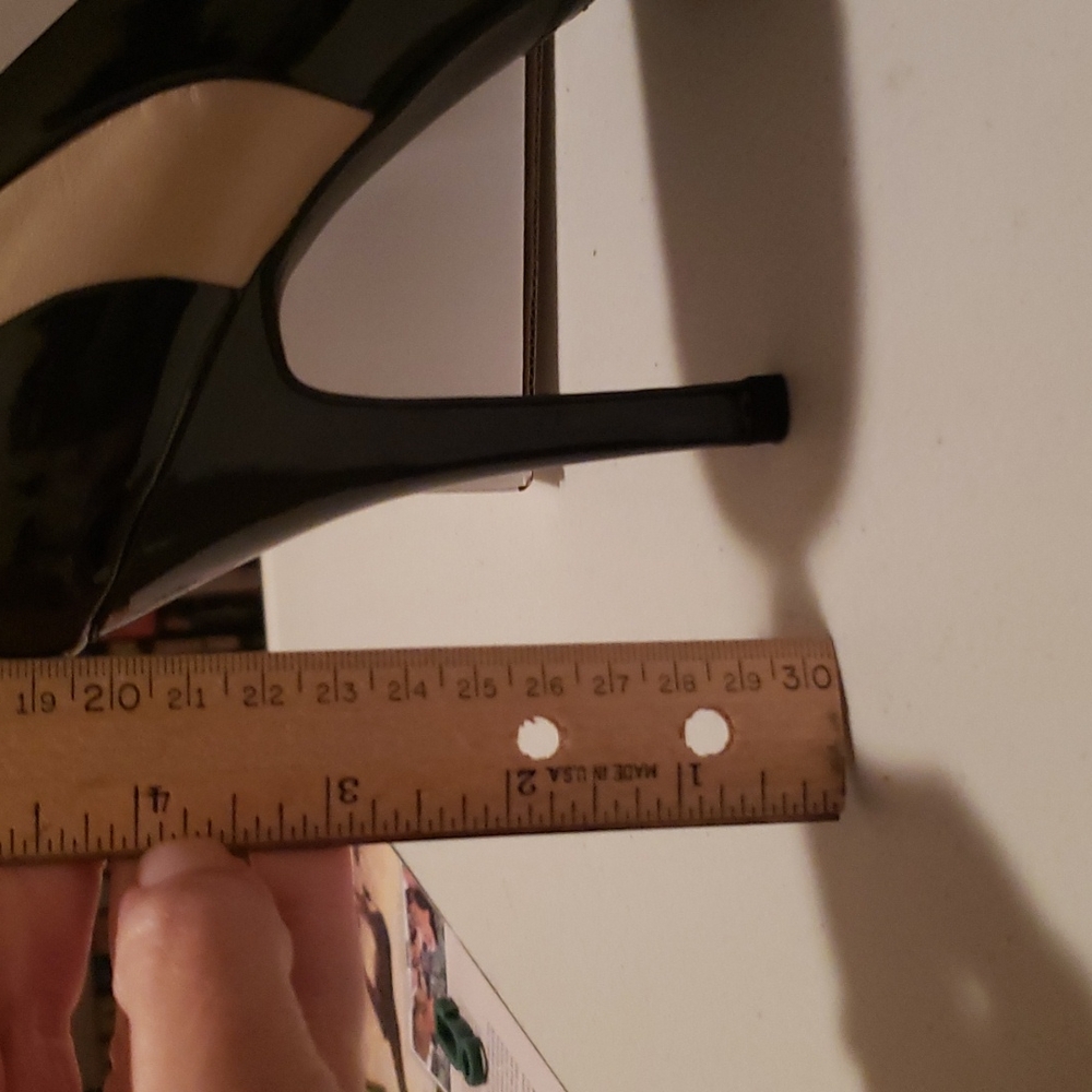 Nine West Black & Cream Heels - Picture 5 of 5